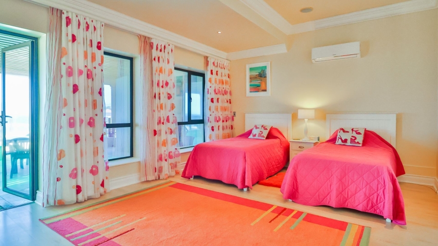 6 Bedroom Property for Sale in Myoli Beach Western Cape